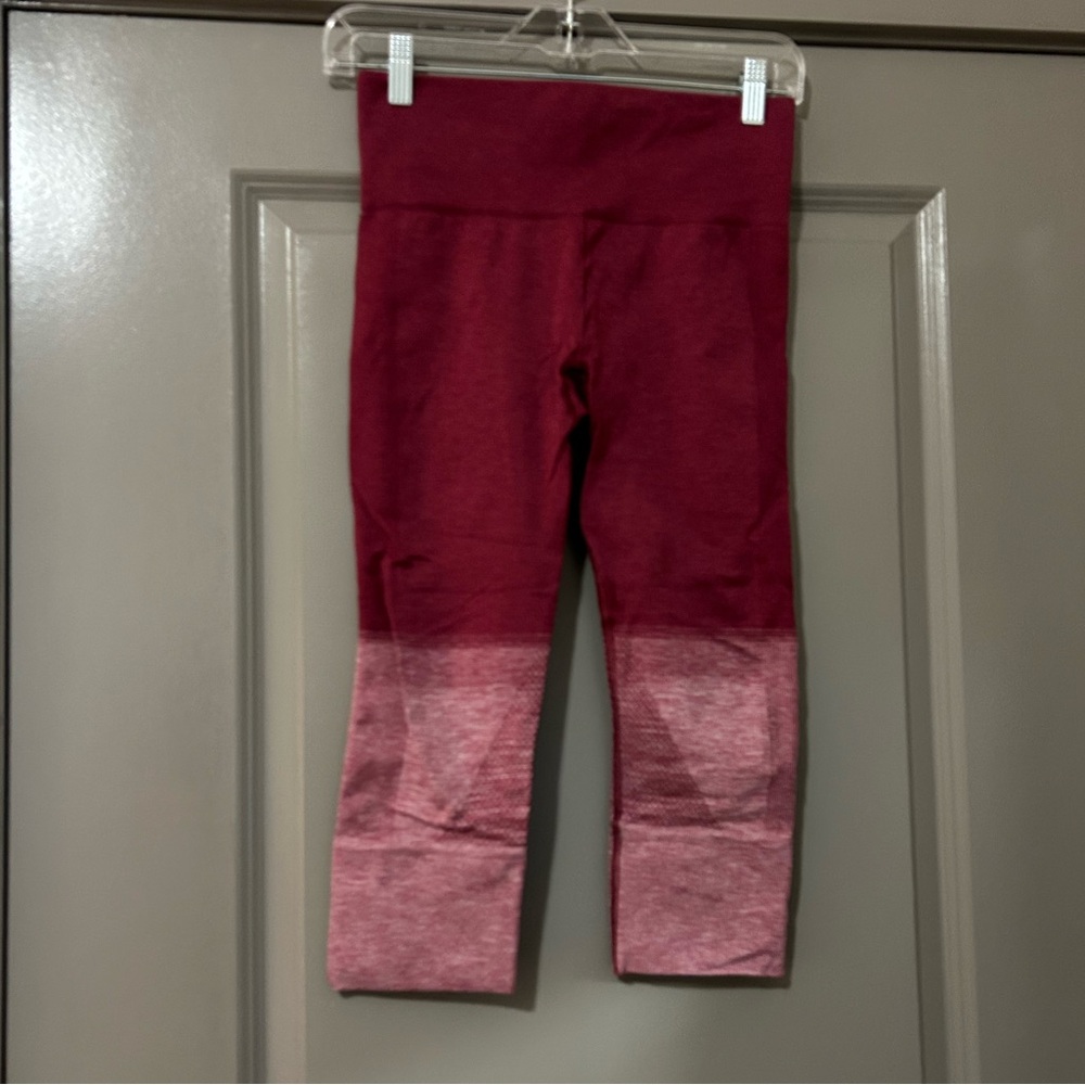 Lululemon Women’s size 4 Seamlessly Street Crop Heather Dashing Purple